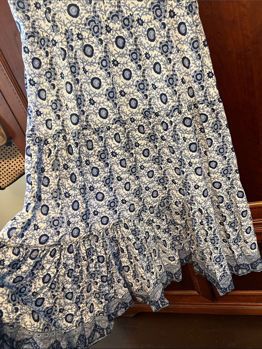 Sleeveless Blue and White Floral Midi Dress - Picture 4 of 6